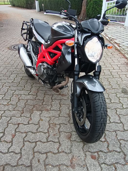 Suzuki Gladius SFV 650A 1 ręka