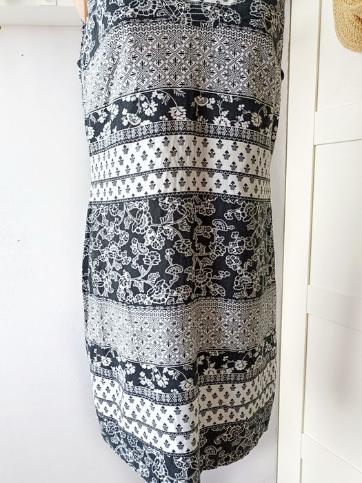 Peacocks letnia sukienka len wiskoza biało-czarna wzory V-neck casual