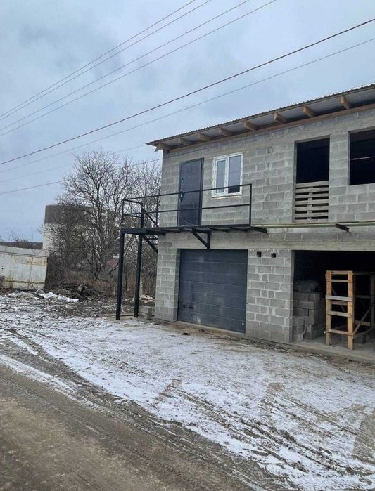 Гараж з надбудовою другого поверху