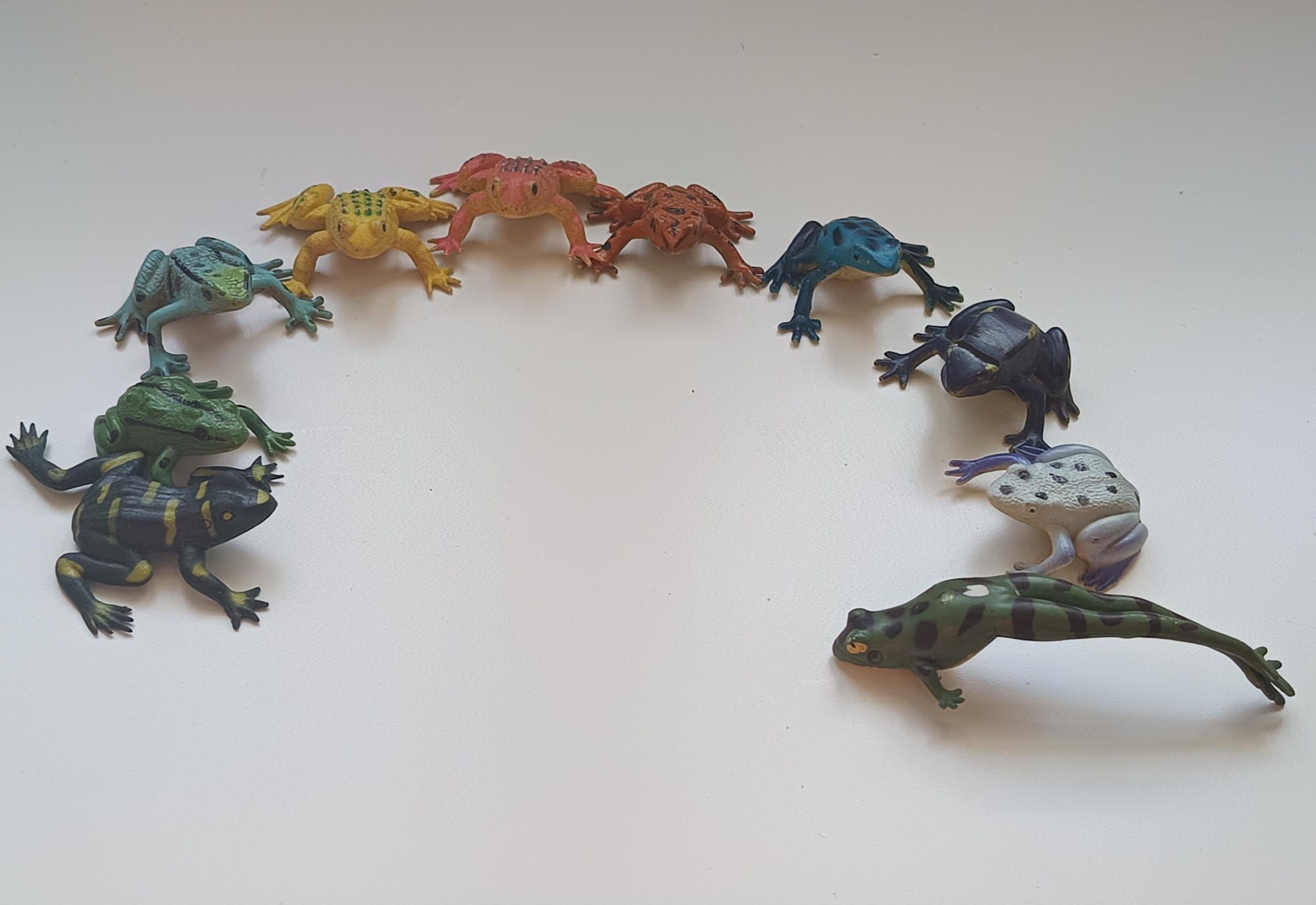 Bonecos sapos/rãs/ batráquios