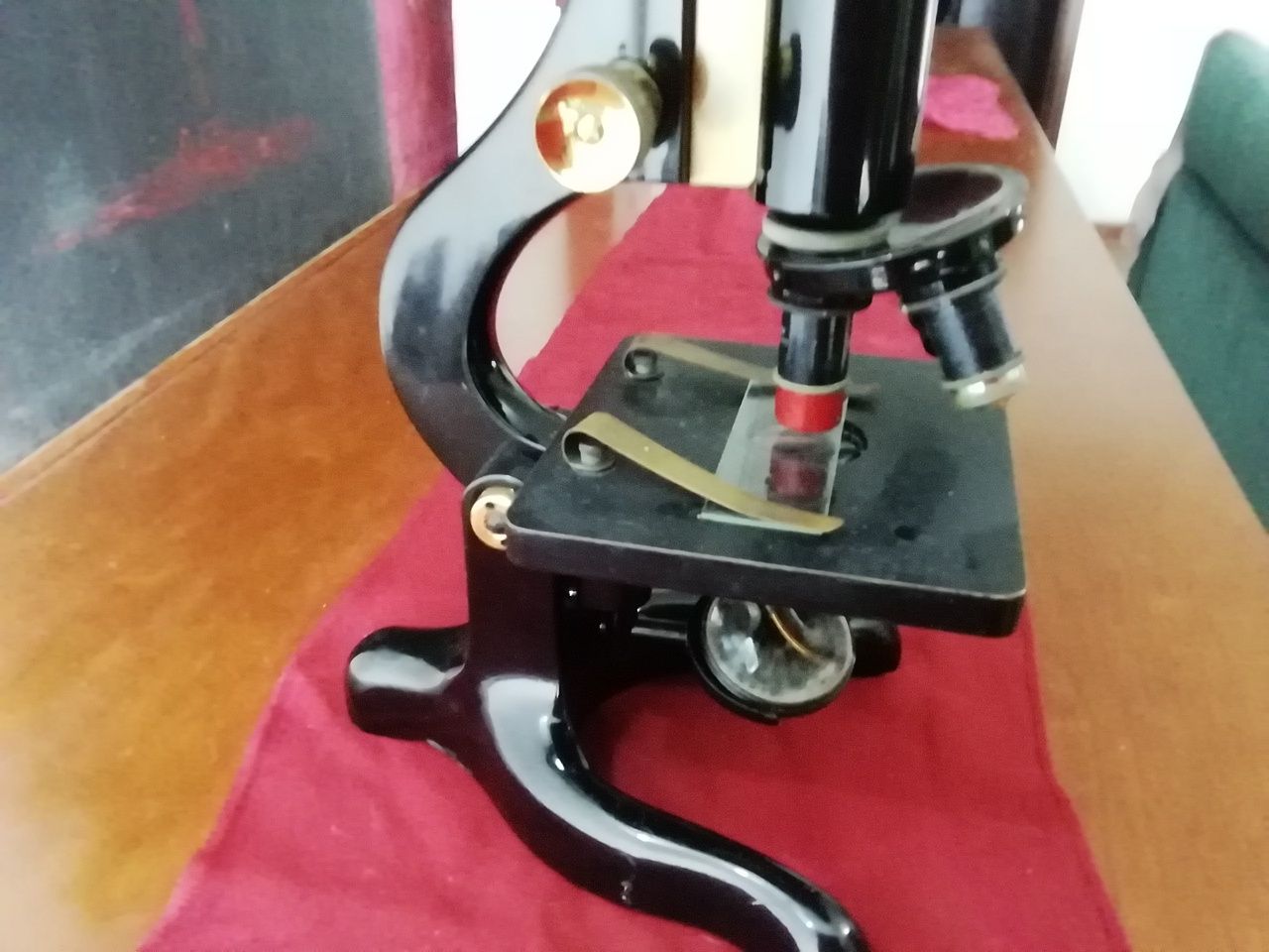 Microscópio inglês antigo
