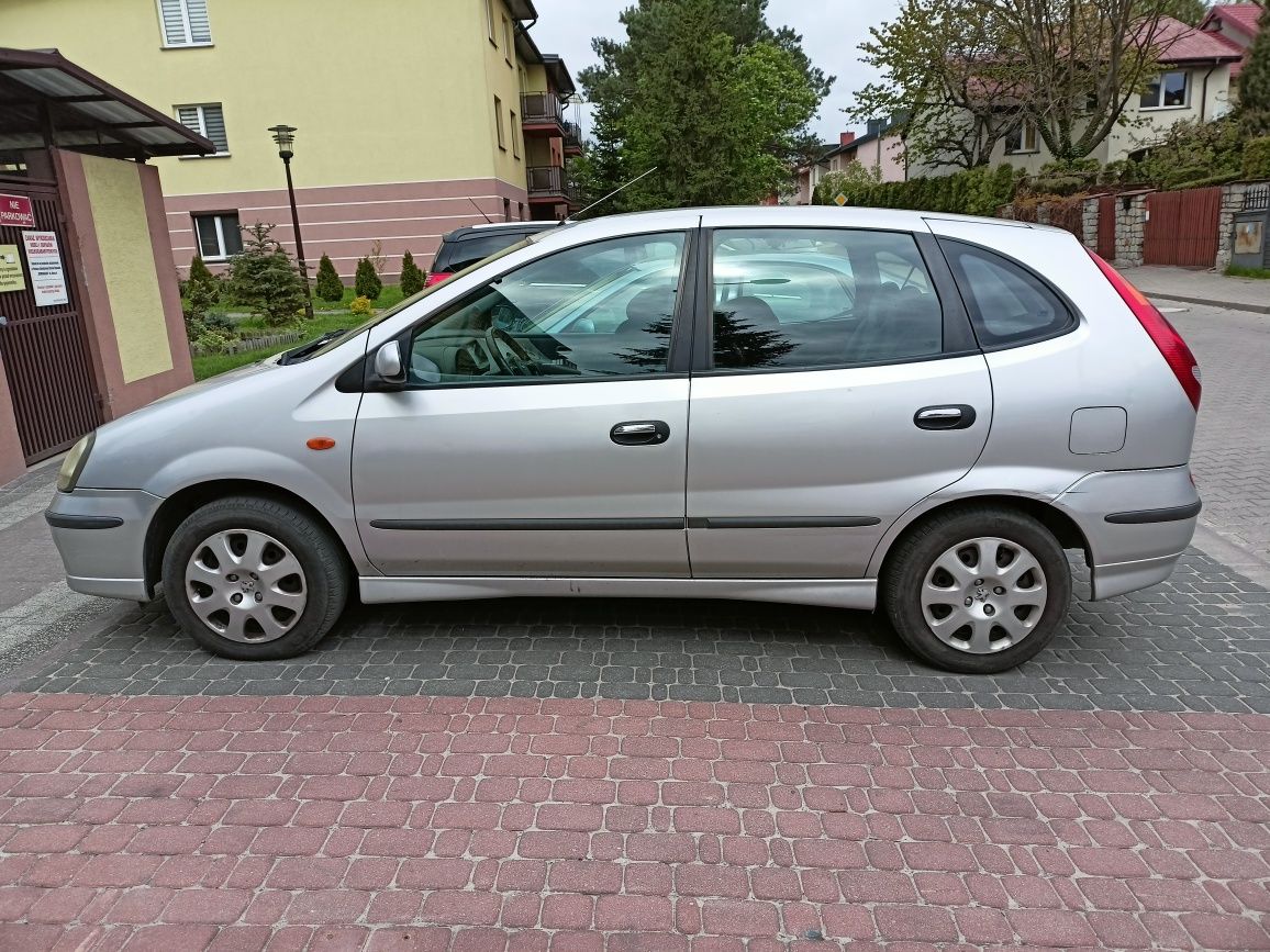 Nissan Almera Tino