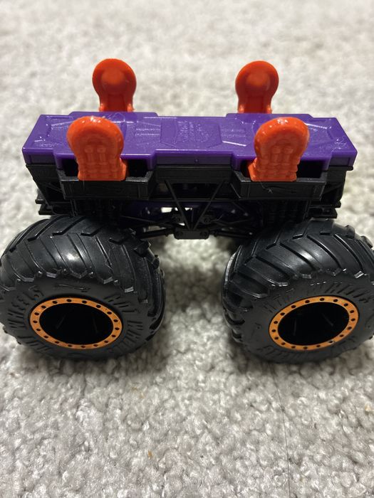 Монстер трек машинки хот вілс