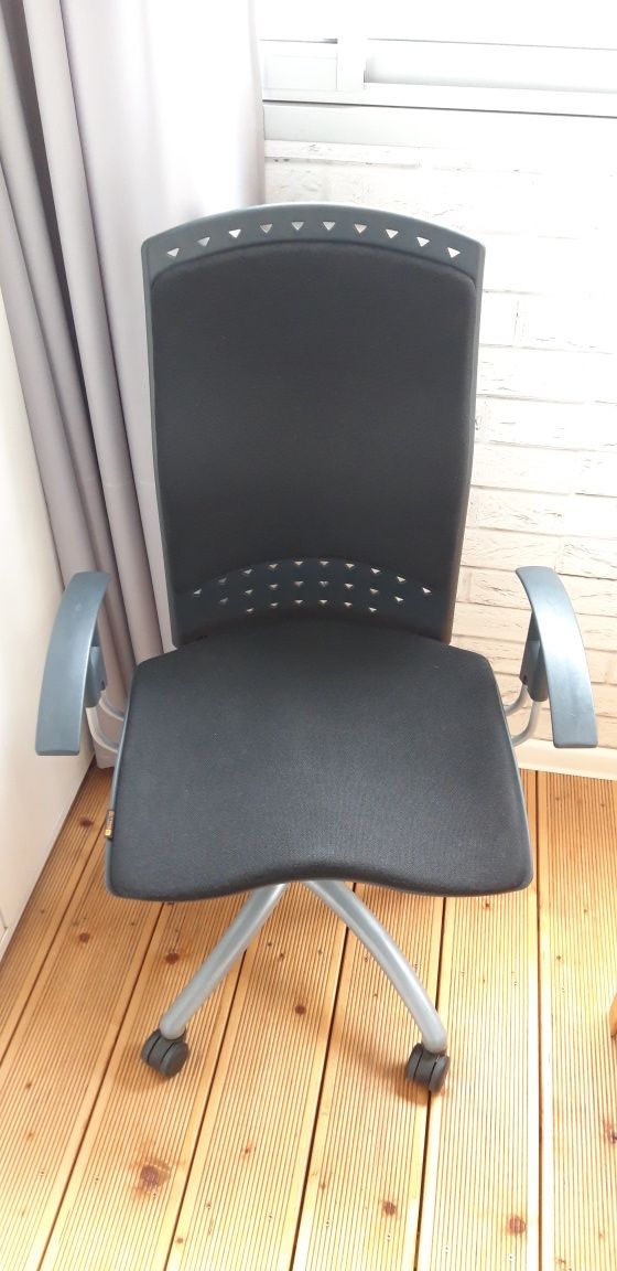 Fotel biurowy krzesło obrotowe Sitag Reality