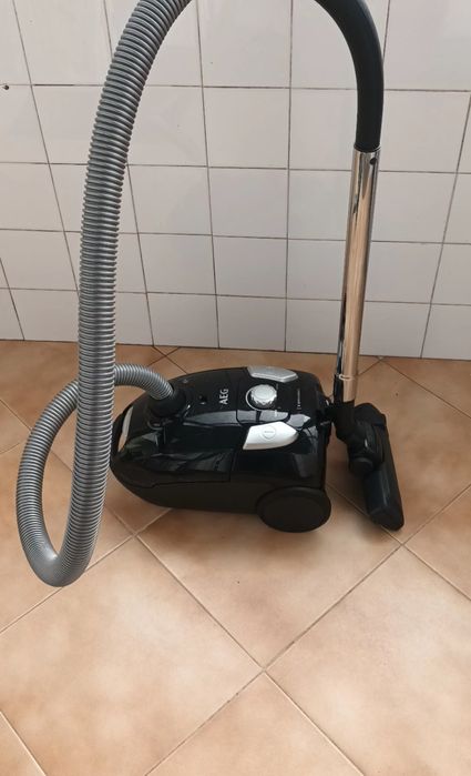 Aspirador AEG VX4-1-EB- bom poder succao