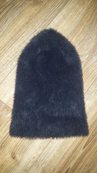 Czarna czapka elegancka