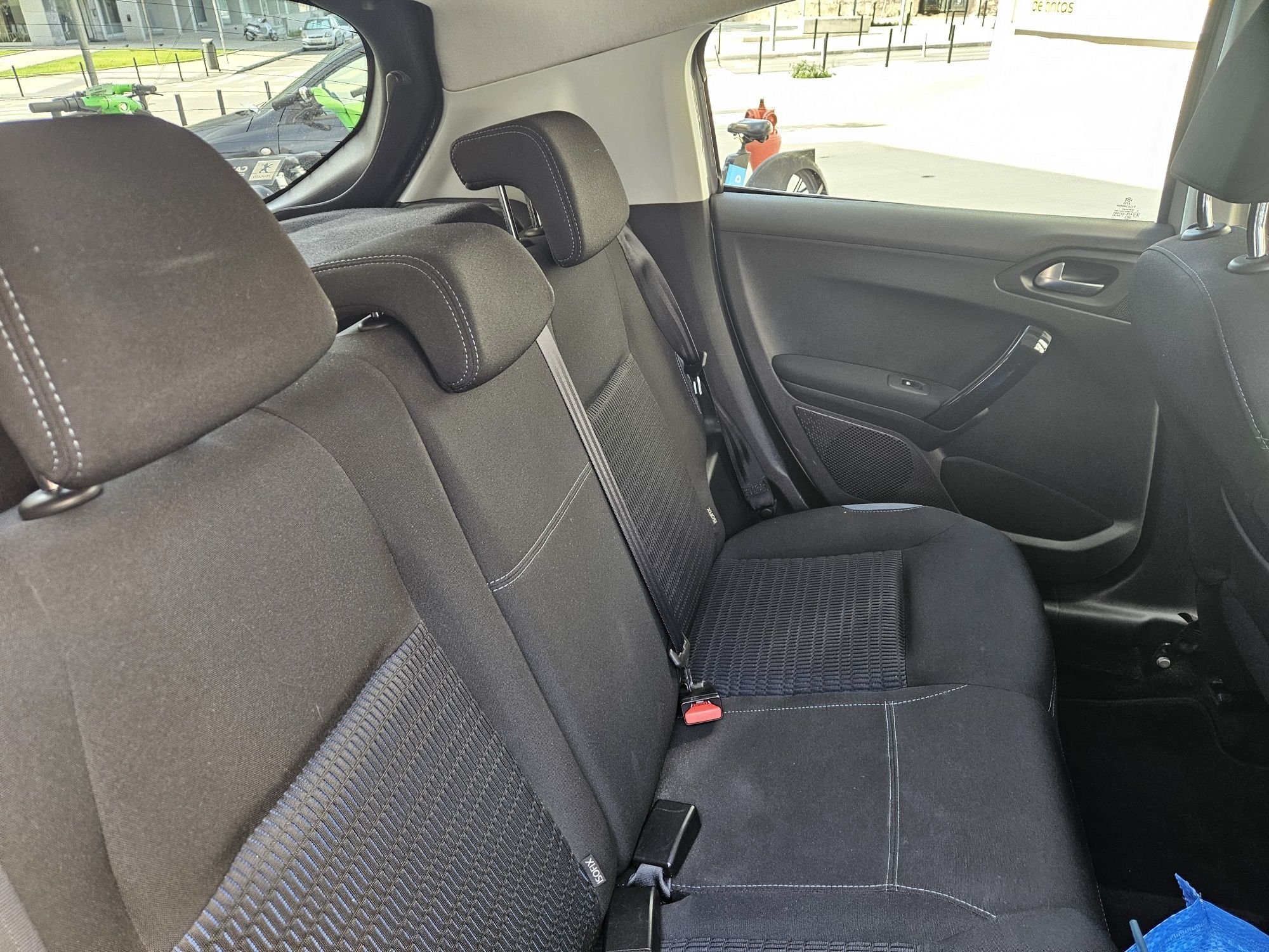 Peugeot 208 1.6 HDI