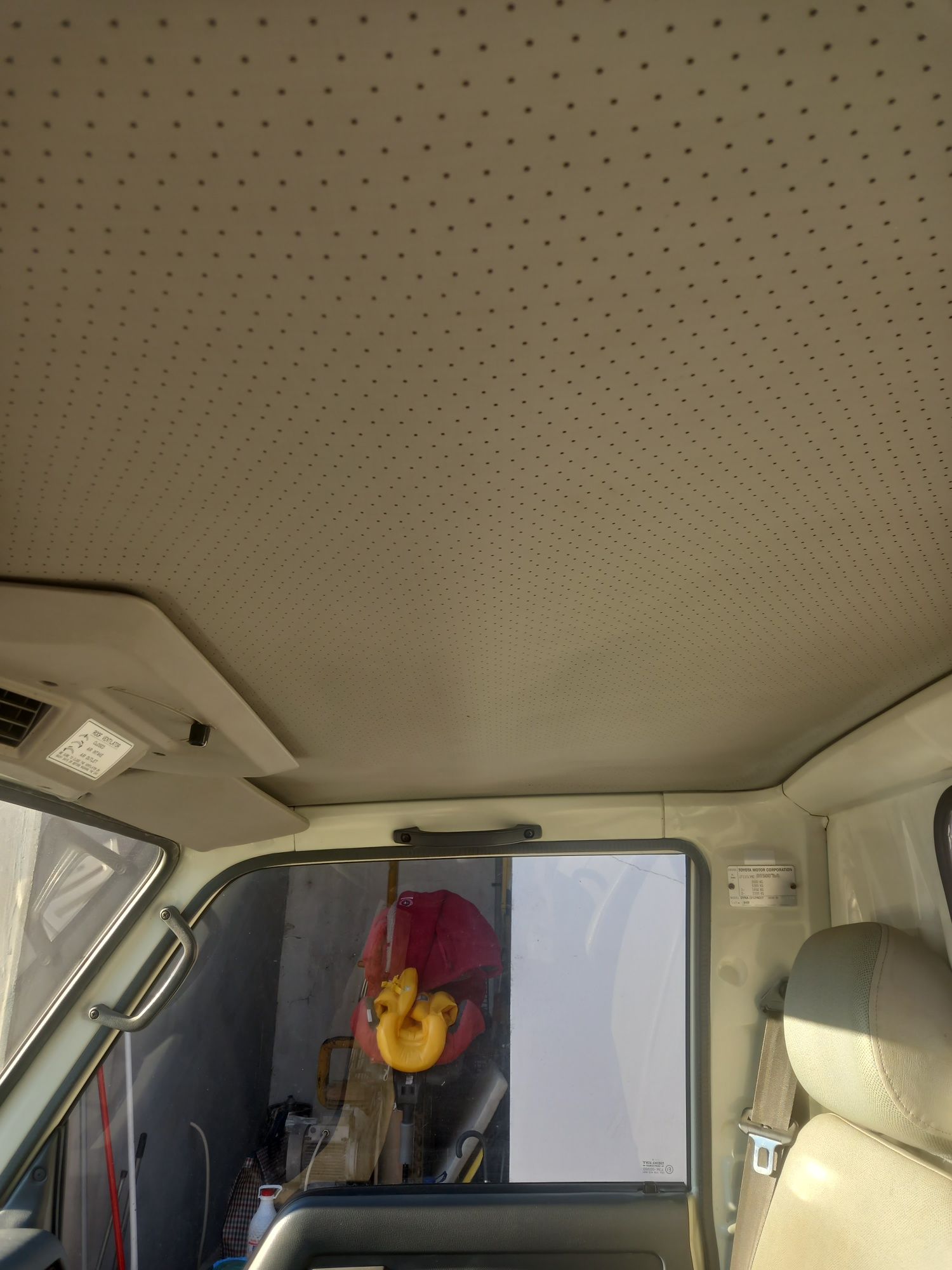 Toyota dyna 150 com barquinha