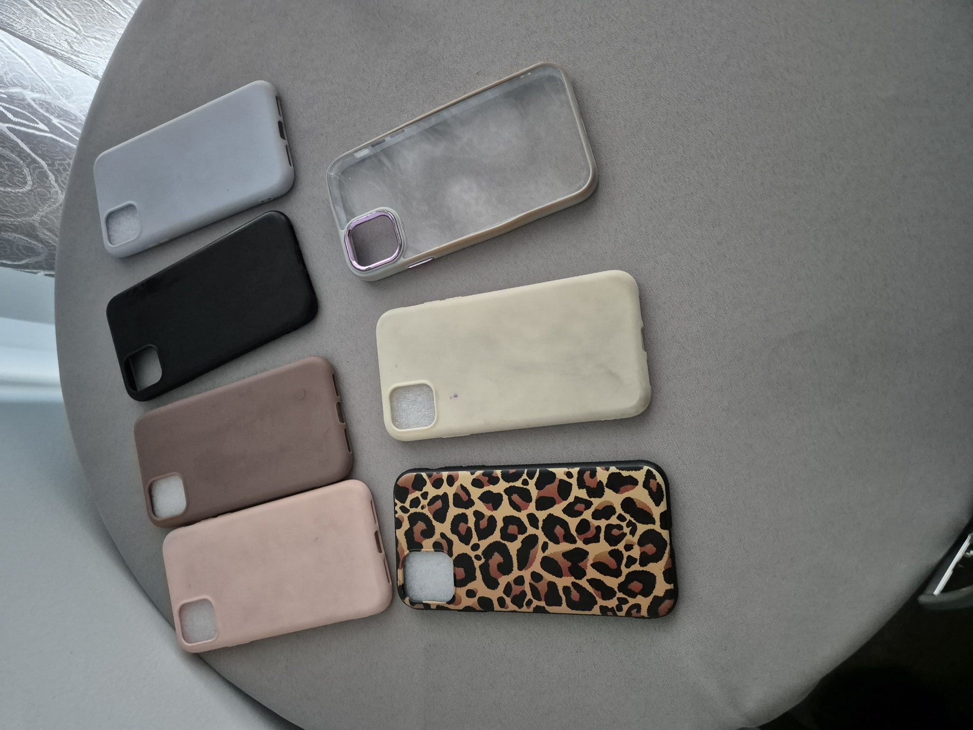 Iphone 11 e 7 capas incluídas