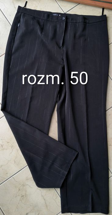 Czarne spodnie w kant z defektem rozm. 50