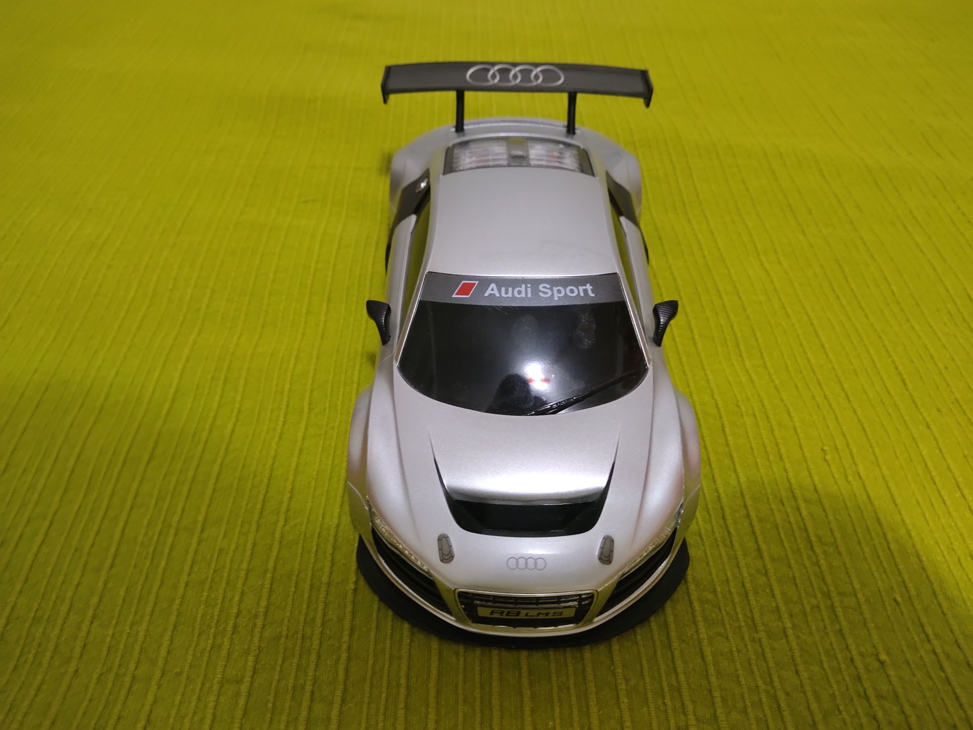 Carro telecomandado Audi Sport