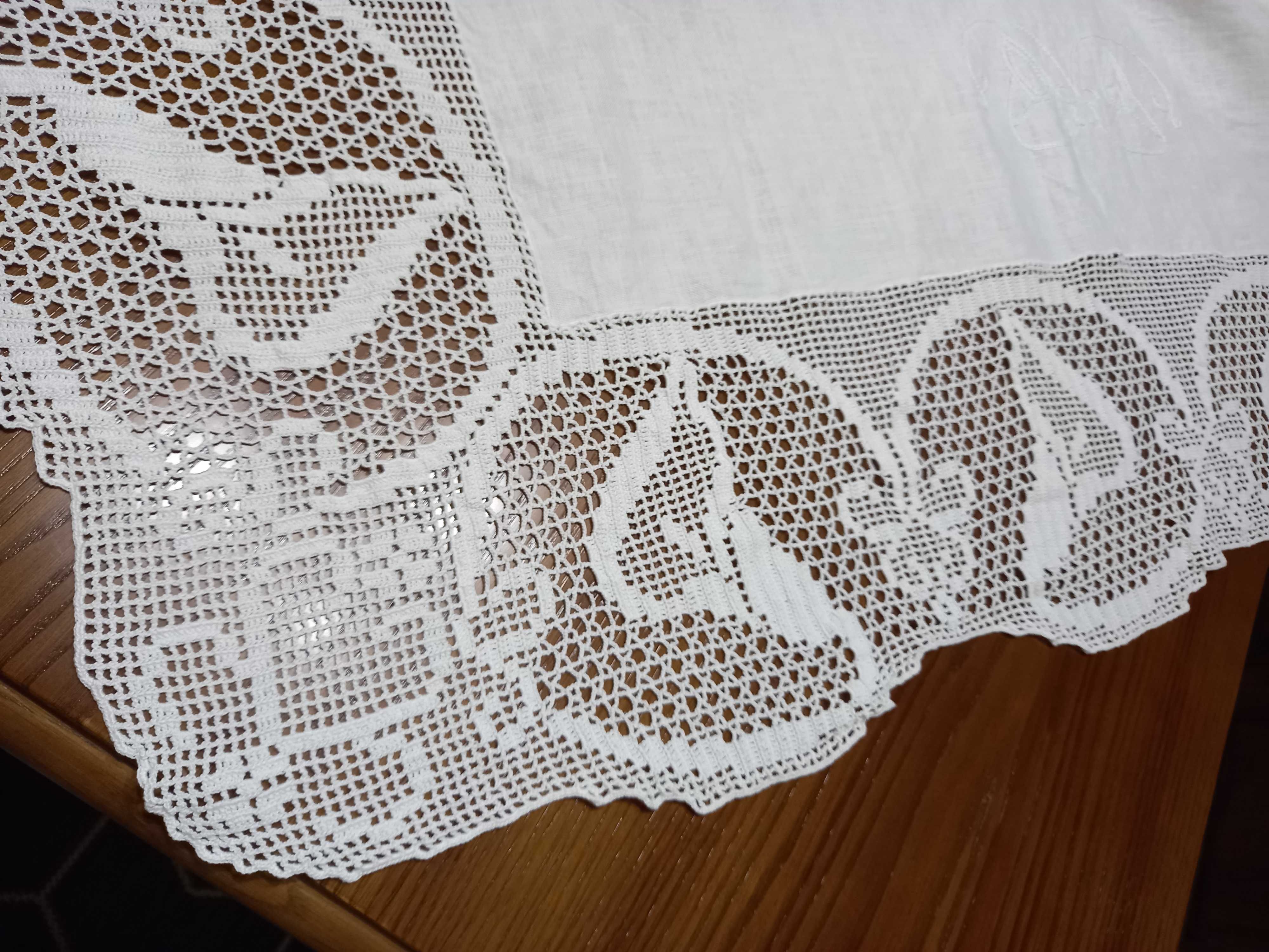 Toalha de mesa em linho branco e crochet, nova nunca usada.