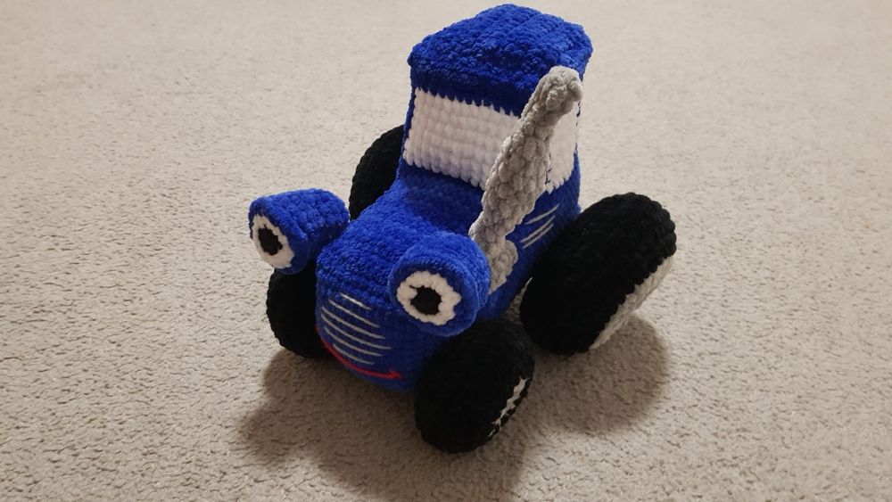 Traktor z włóczki hand made, amigurumi