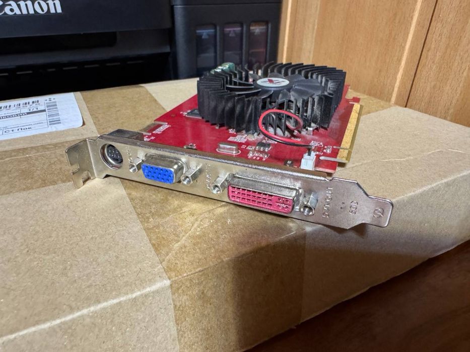 Видеокарта 7600 GT 256 МБ