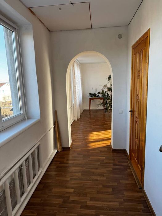 Великий світлий будинок з ремонтом, з підвалом та мансардою 37681