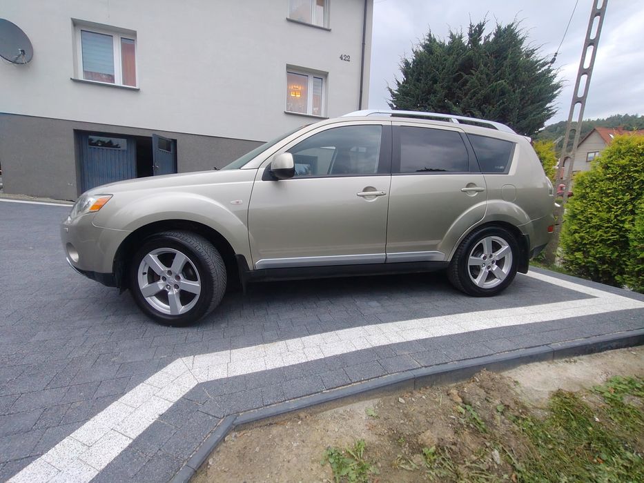Mitsubishi Outlander II 2.0 TDI 170KM • 7-osobowy • 4x4