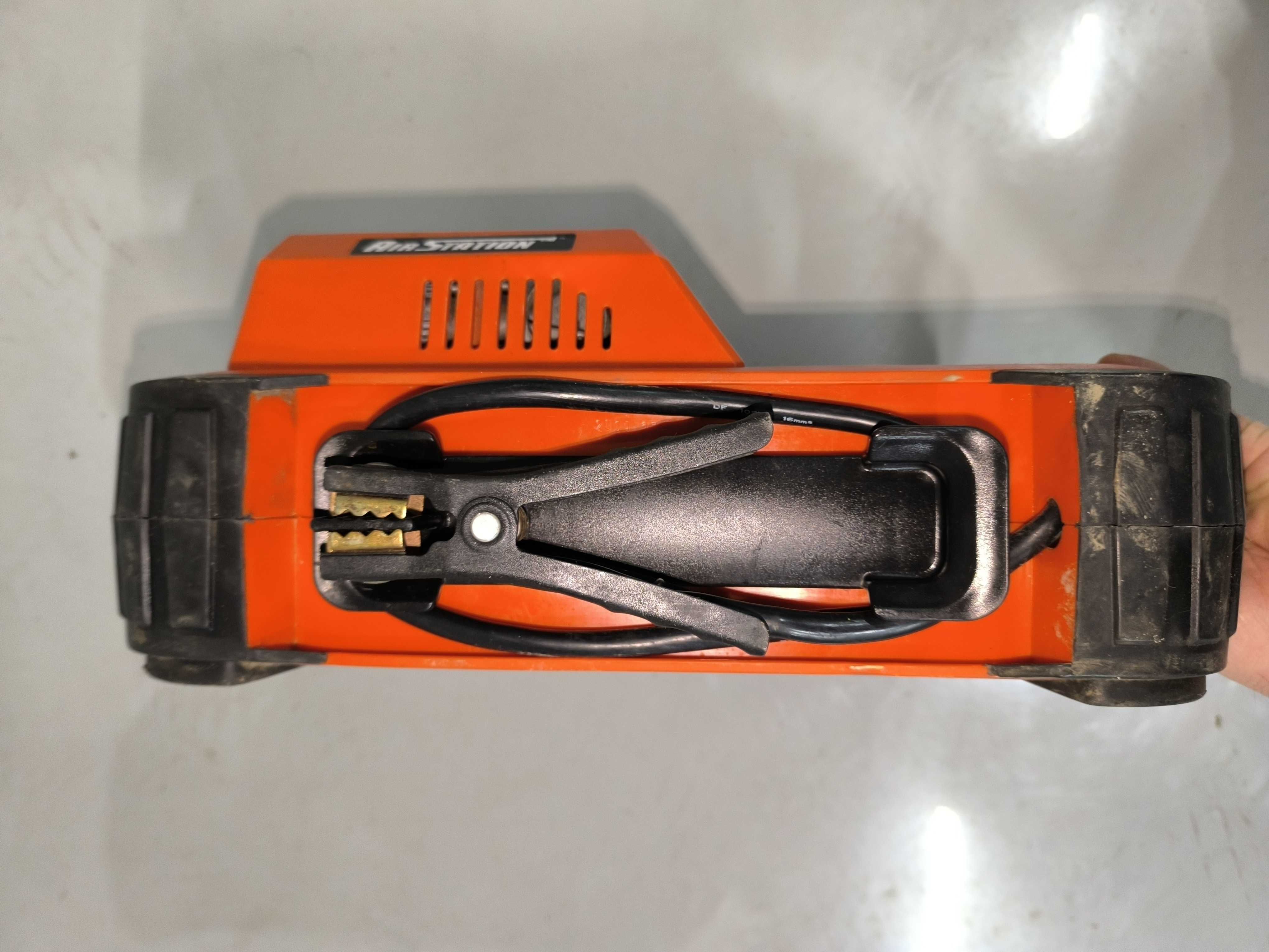 Пусковий пристрій + автокомпресор Black Decker BDJS450I Jump starter