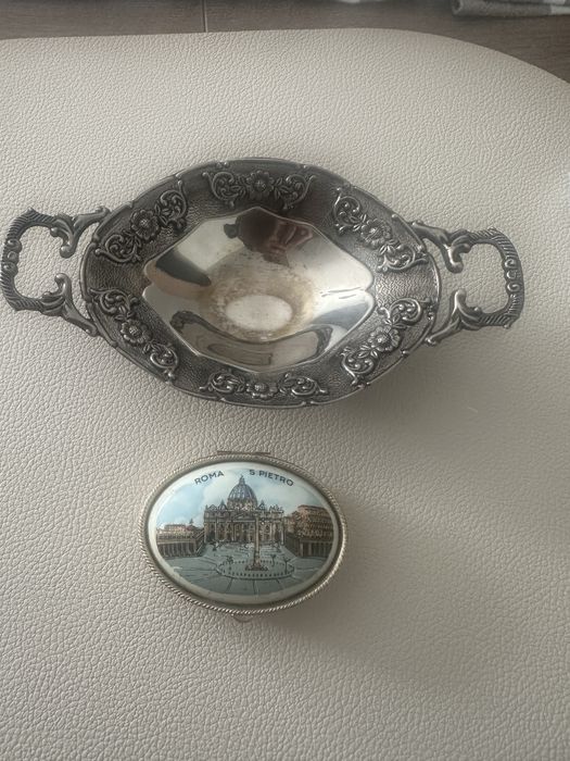 Metalowa mała taca i mała szkatułka starocie