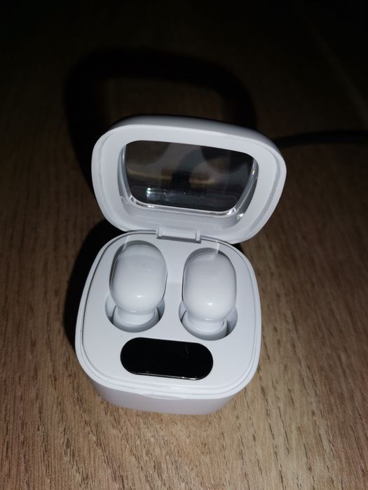 Promocja: piekne mini słuchawki Hifi, bluetooth  z lusterkiem