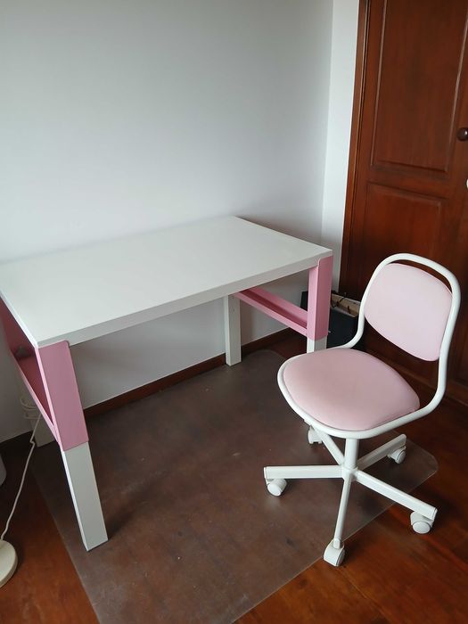 Secretária de criança +cadeira rosa