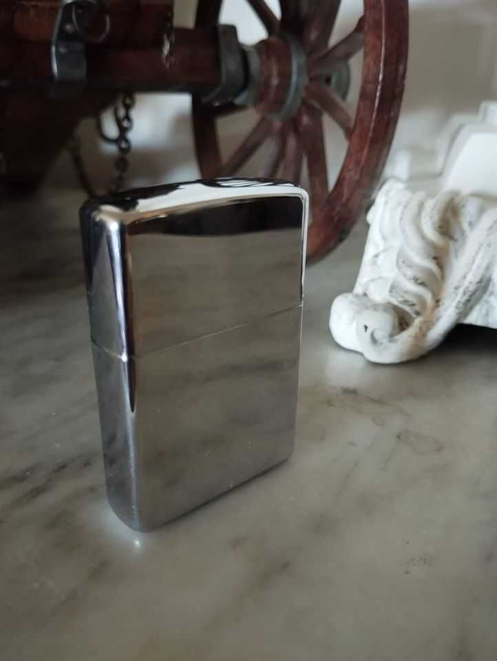Isqueiros ZIPPO (Vários)
