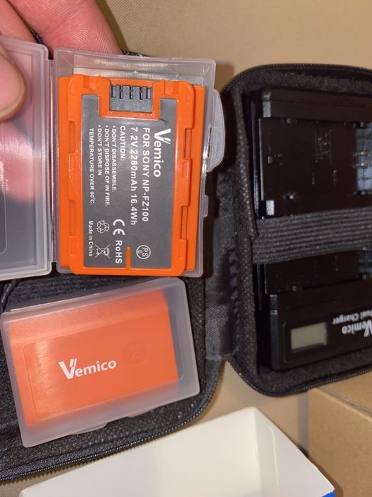 Зарядний пристрій + 2 аккум універс.Sony Npf fz100 , Canon Lp-e6