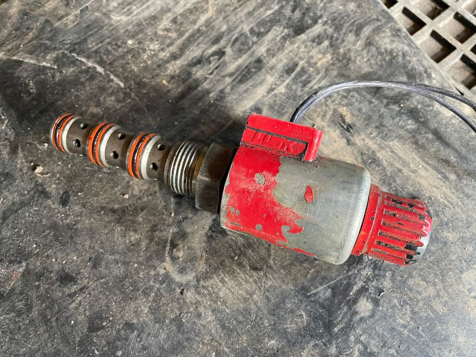 Клапан реверсу Case 2388 393904А1