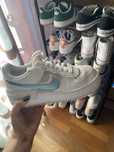 Air Force 1 brancos e azuis (2020)