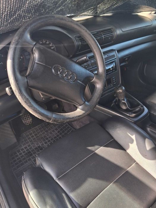 Audi A4 pintura nova, estofos novos.