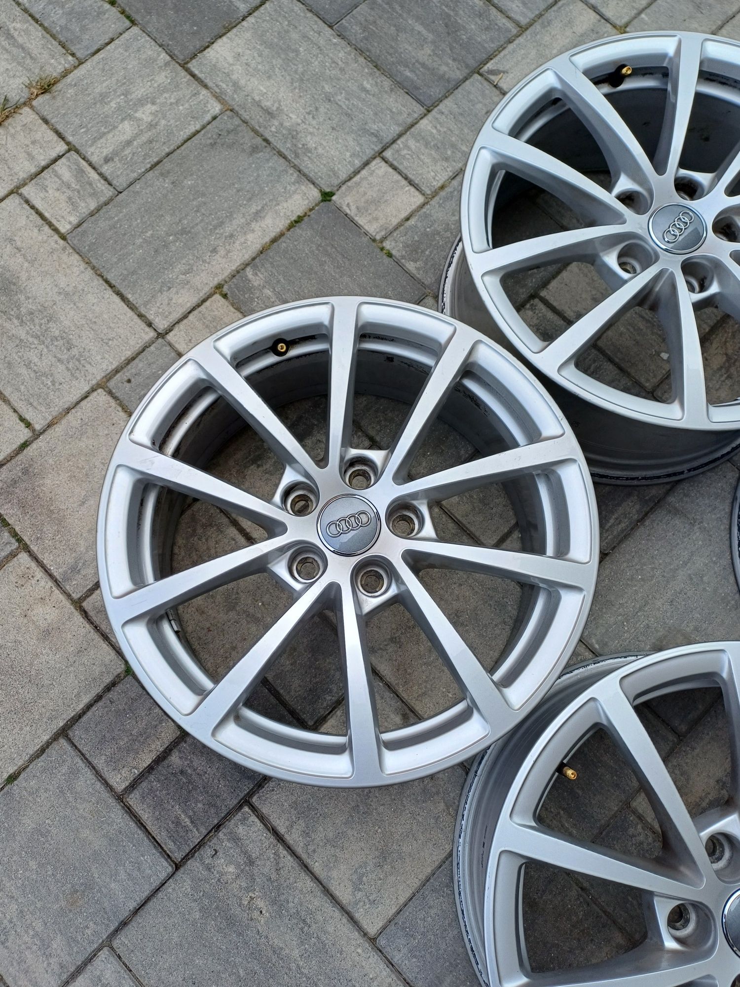 Felgi Audi A4 b9 B8 A6 Q5 17 cali demo