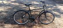 Bicicleta nova estilo antigo de passeio muito na moda