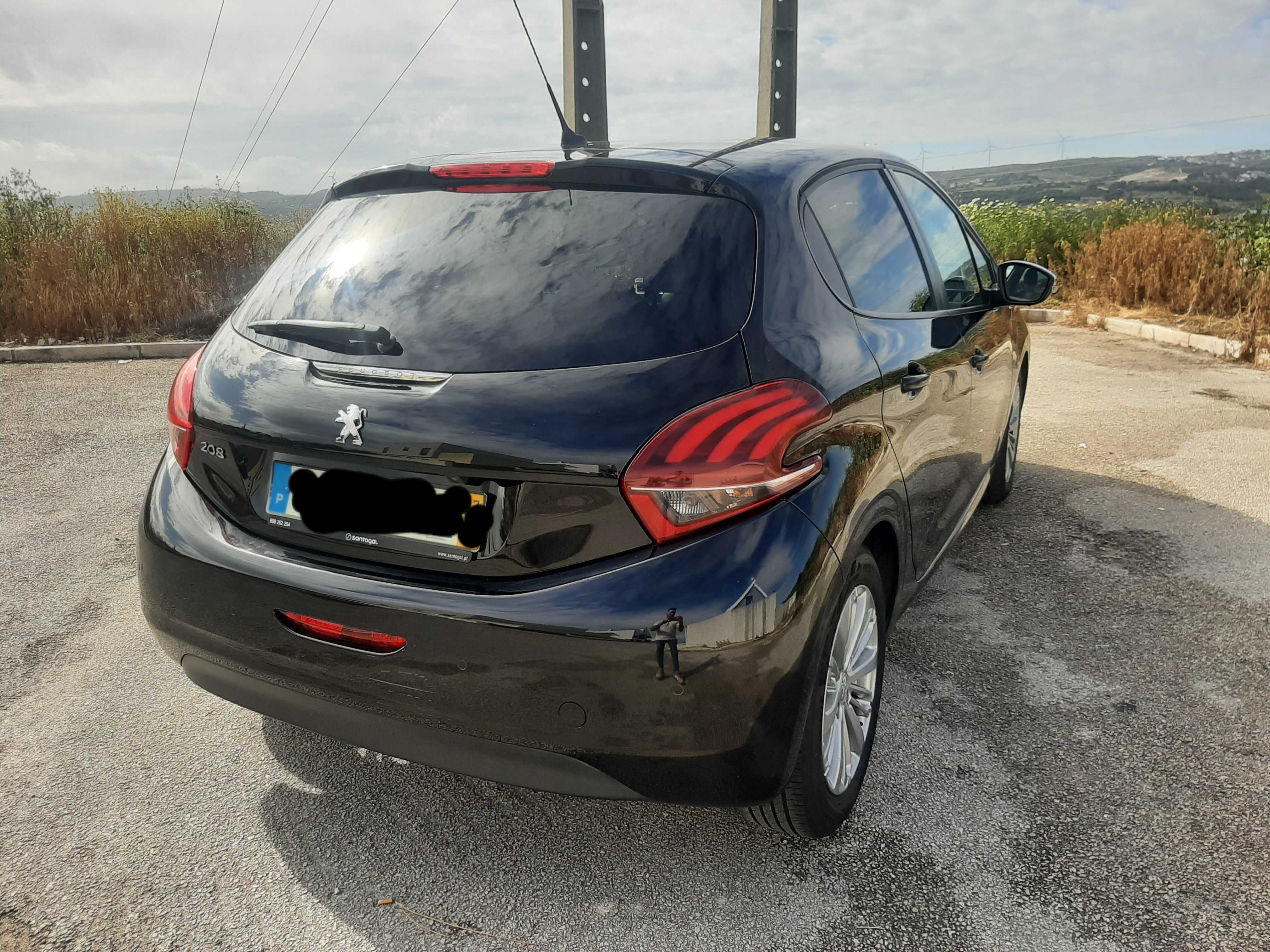 Peugeot 208 com 103 000km a bom preço