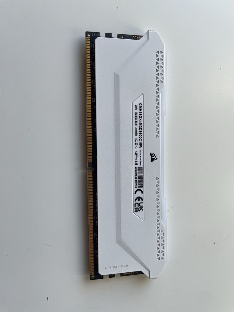 Pamięć RAM Corsair Vengeance RGB PRO SL CL 18