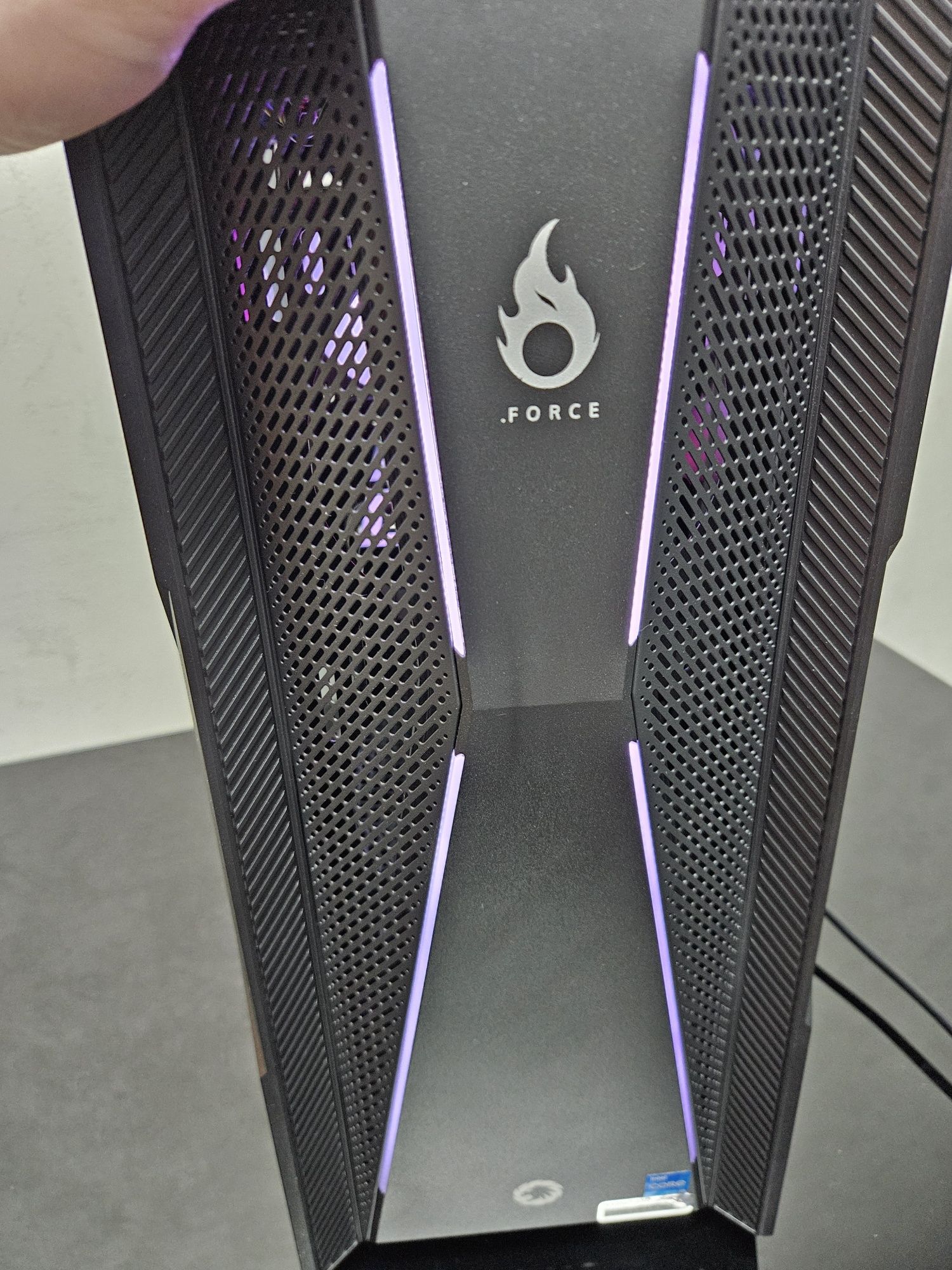 Torre gaming I5 14400F | RTX 5060 ti | 32 GB RAM | 1 TB SSD