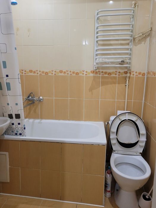 Оренда 2 км.кв.вул.Довженка,площа-35 м.кв,без техніки і меблів,вільно