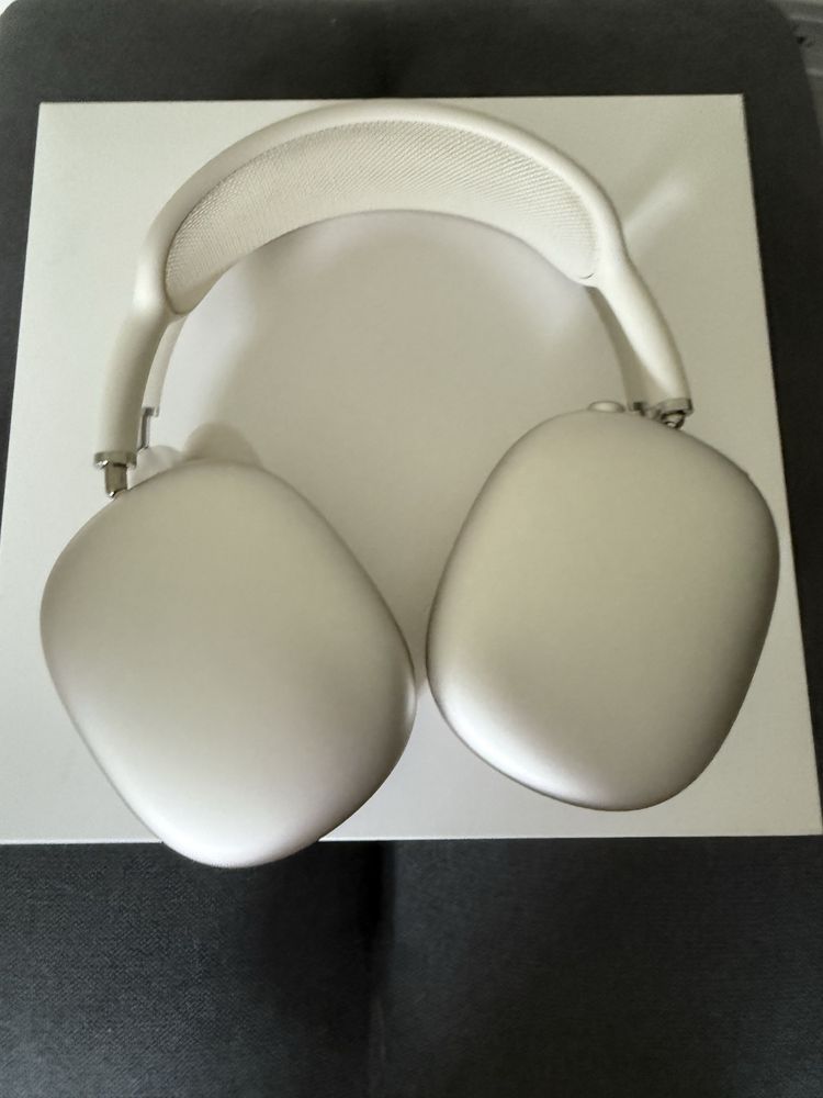 Air pods Max Starlight