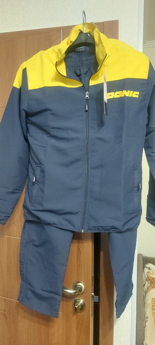 Продам спортивный костюм новый