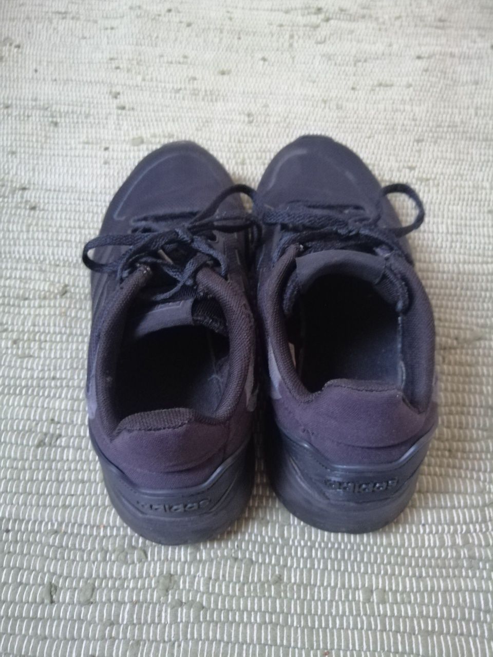 Czarne buty sportowe, chłopięce Adidas rozmiar 37 1/3.