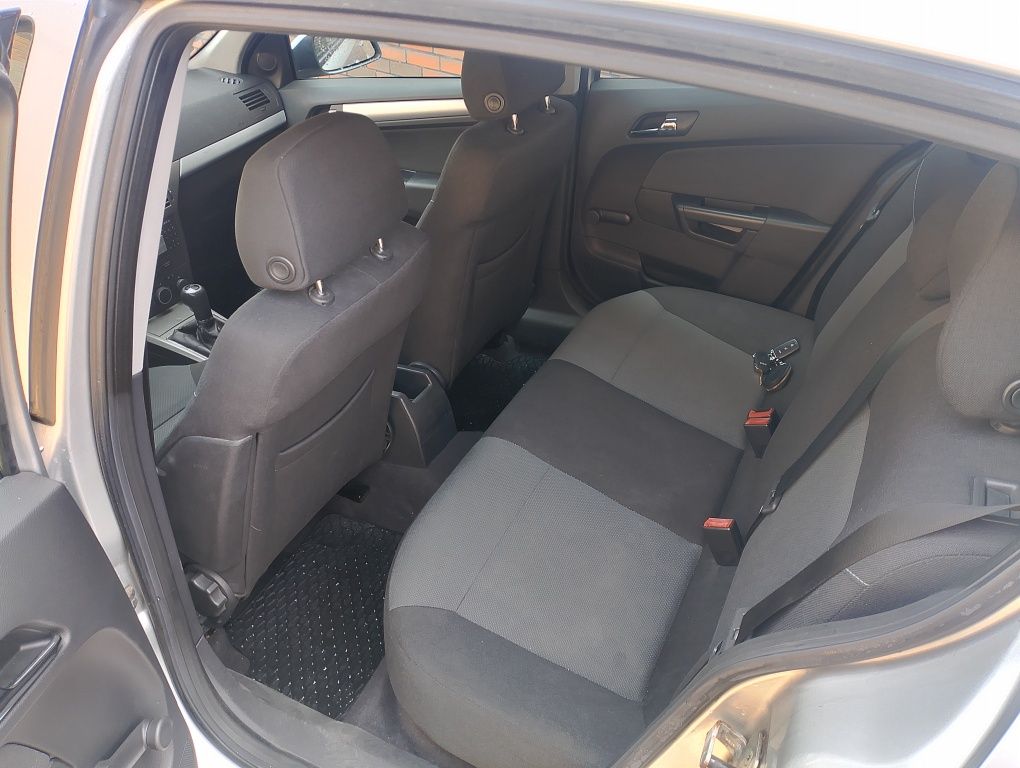 Ładna Opel Astra H 1.9D 2006r Skrzynia 6
