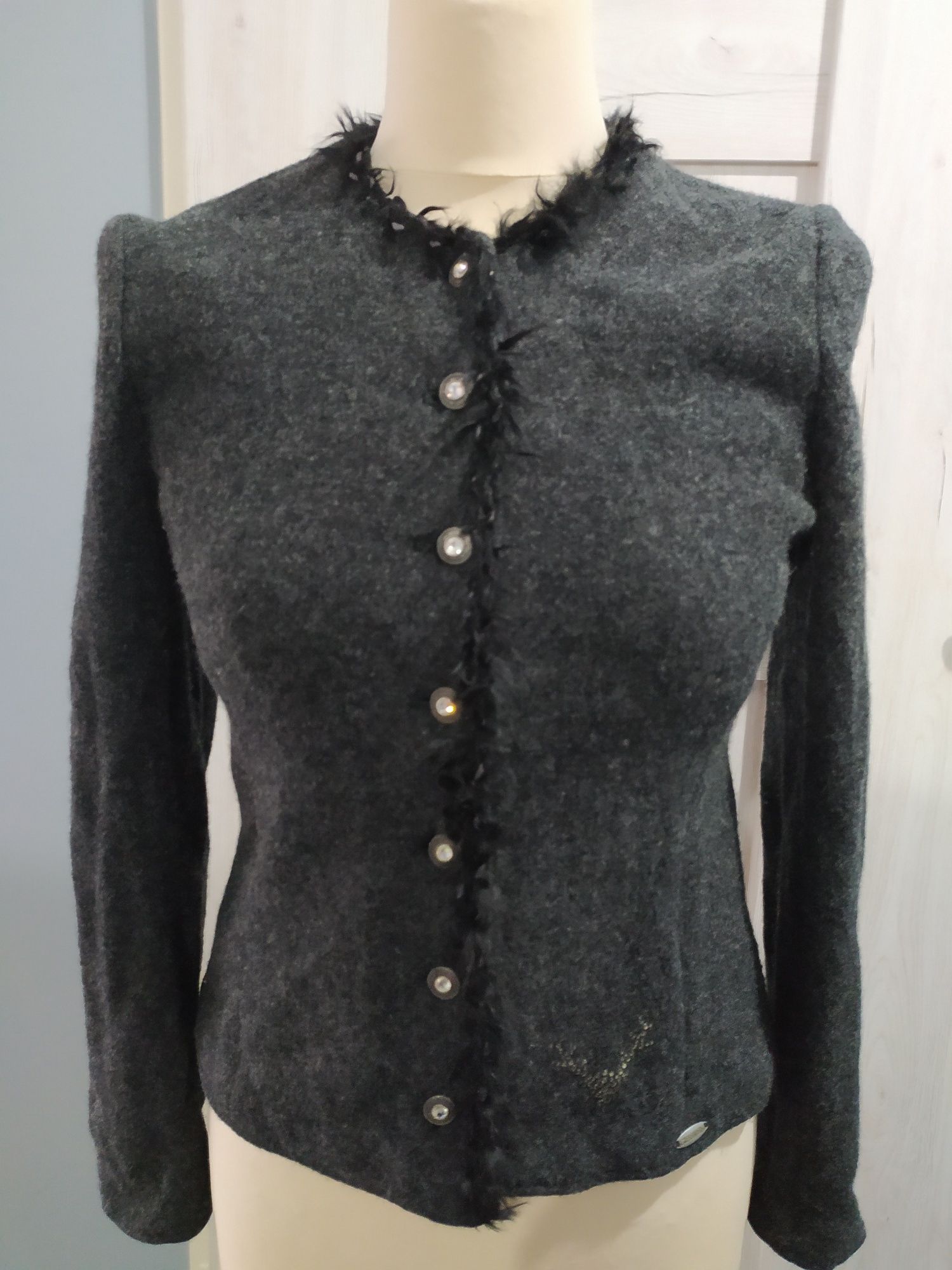 Giesswein wełna dziewicza virgin wool sweterek obszyty futrem
