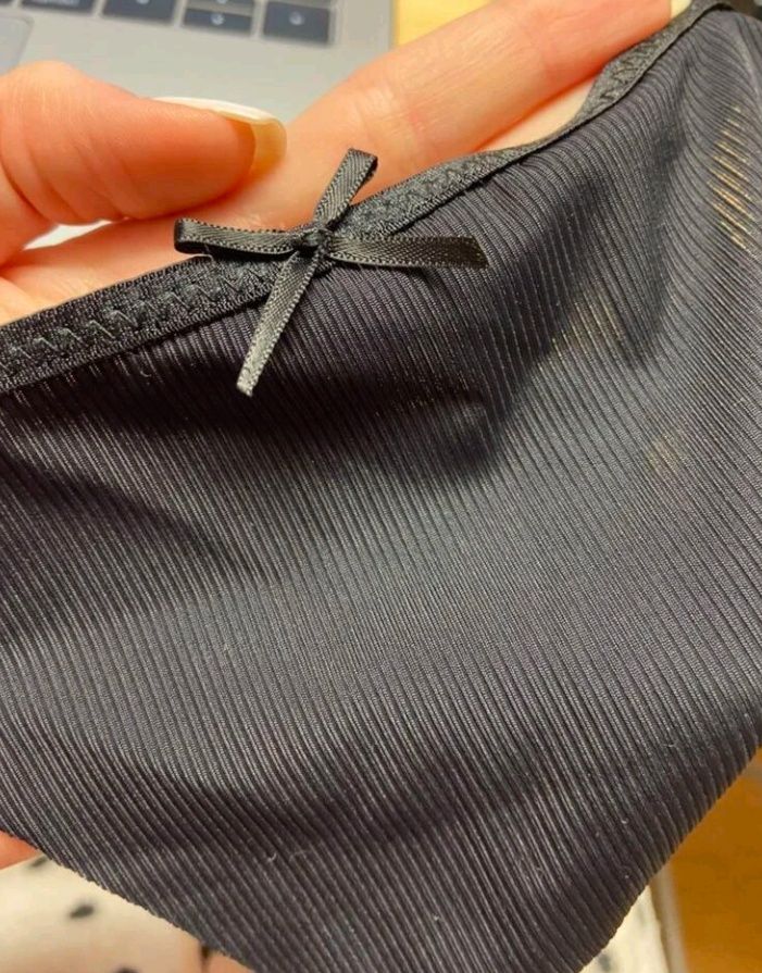 Stringi z dżetami i koronką M