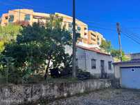 Vende-se moradia para reconstrução com terreno em Coimbra, junto Solum