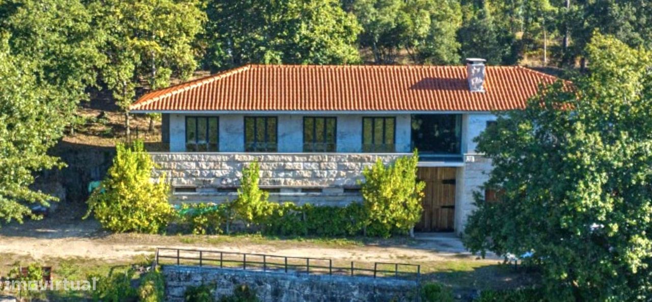 Quinta no Minho com produção de vinho verde, Cabeceiras Basto