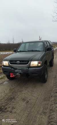 Toyota Hilux 2005 r 2.4 praktyczny