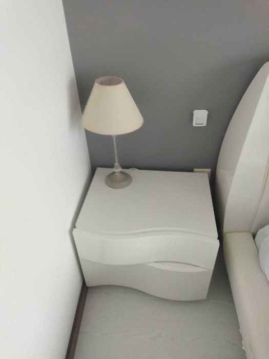 Mesas de cabeceira como novas e de boa qualidade. (x2)