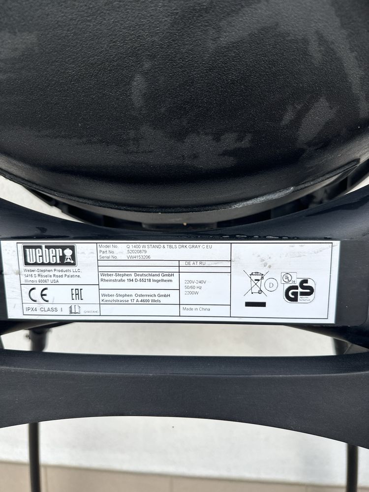 Grill elektryczny Weber Q 1400 z podstawą i blatami — stan jak nowy