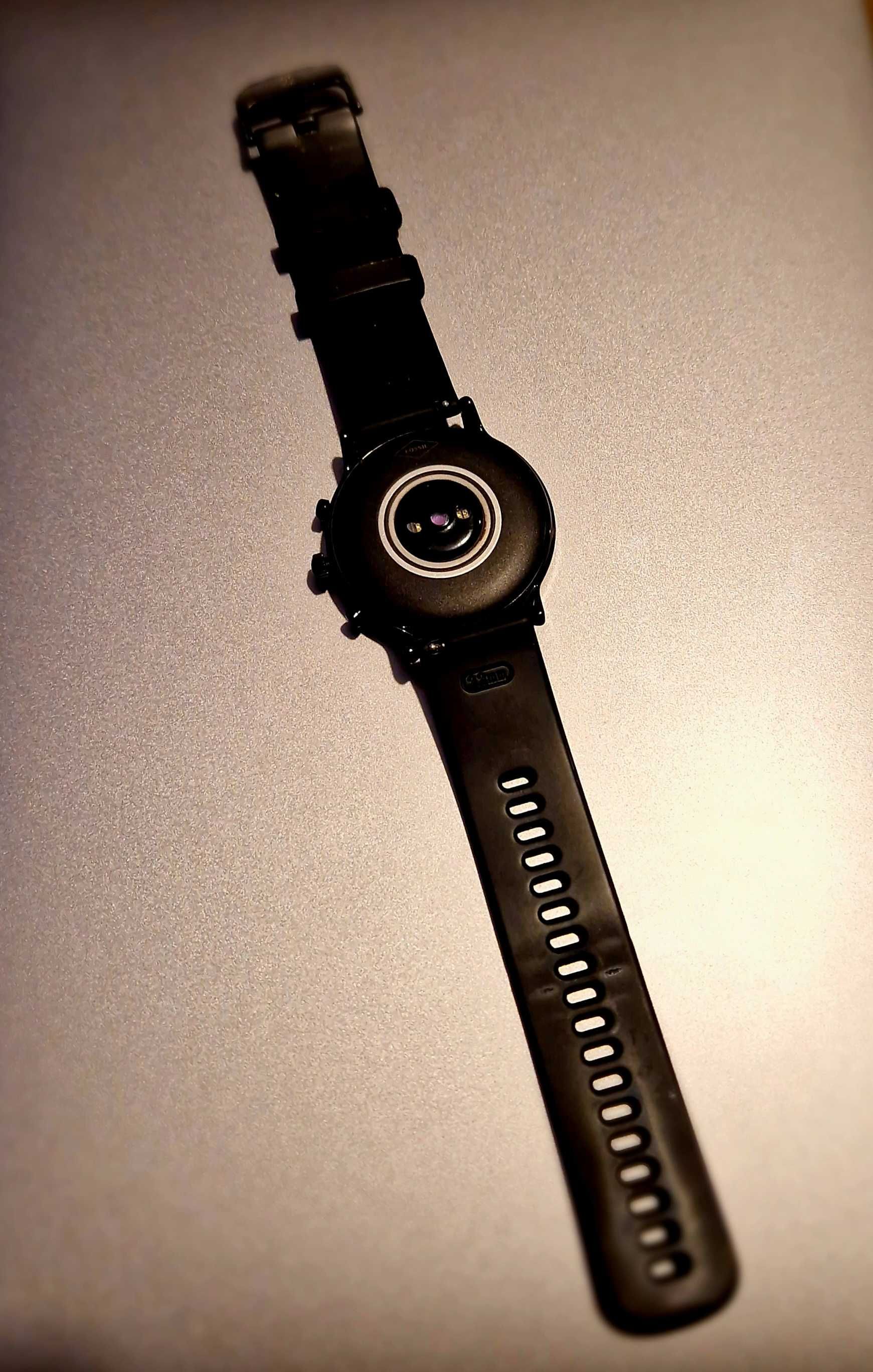 Smartwatch Fossil Carlyle Gen 5 - czarny, używany