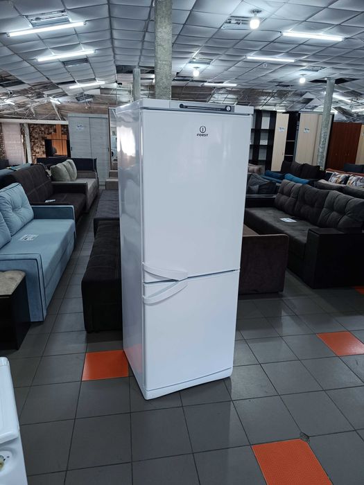 Двокамерний холодильник Indesit