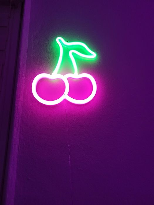 Neony światła led na ścianę