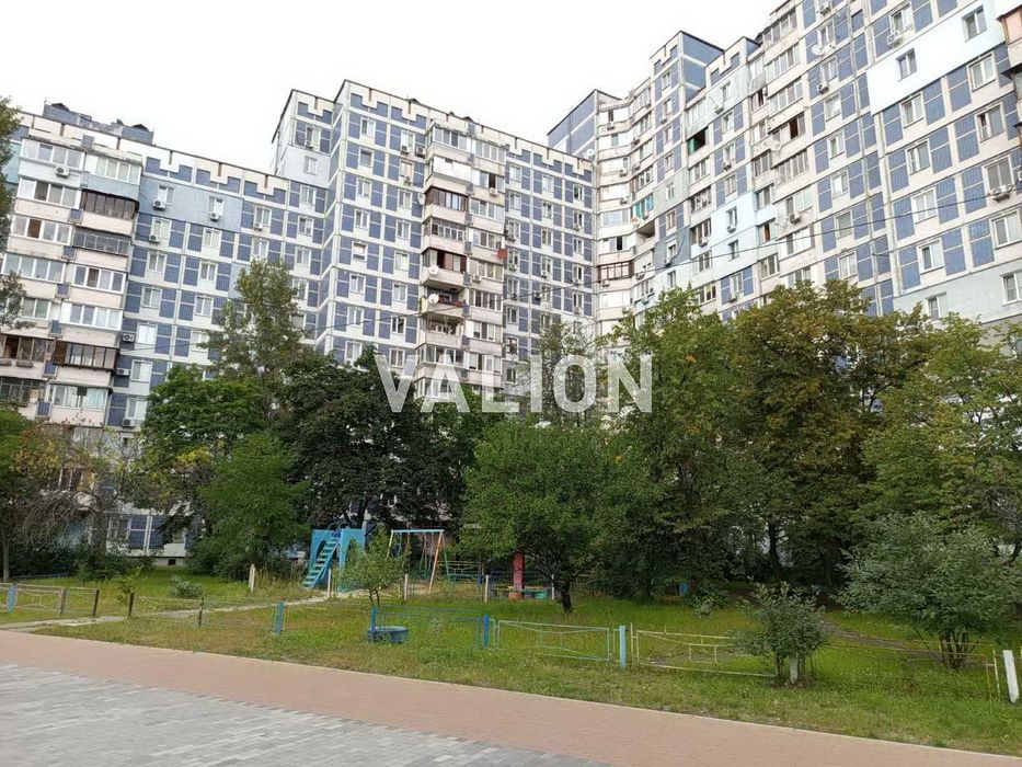 Продам 3-ком.квартиру,возле метро Оболонь, ул. Иорданская 11Д